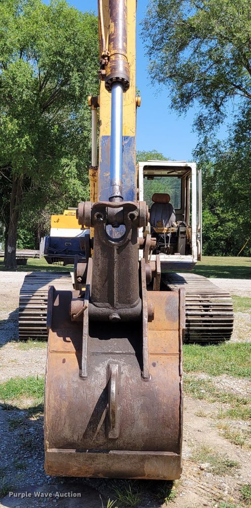 image for item DM2383 Komatsu PC200LC-3  excavator