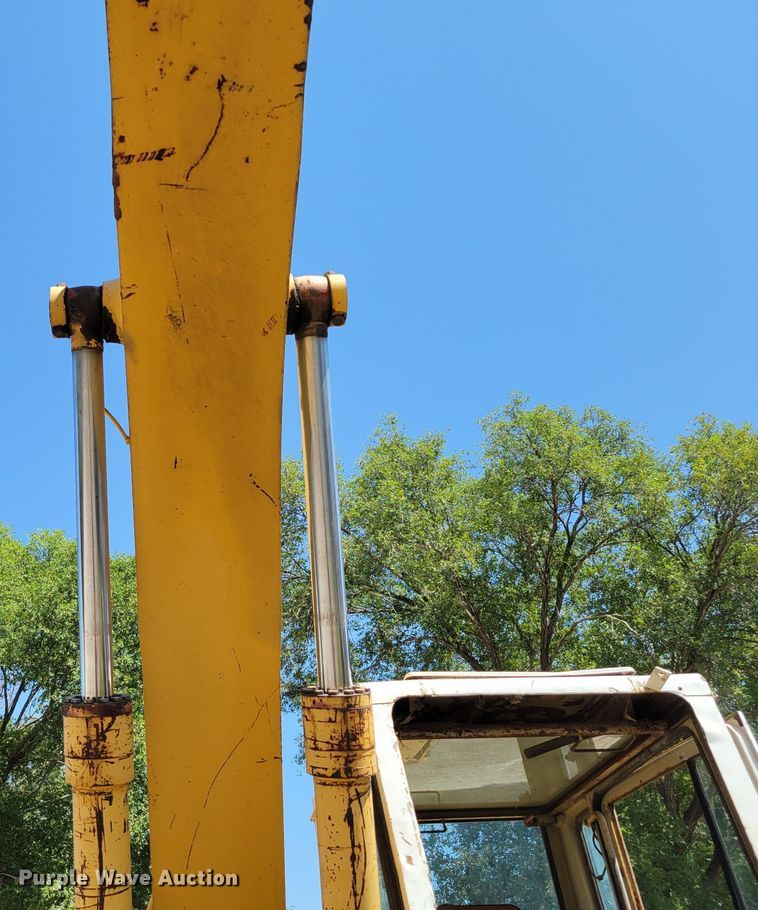 image for item DM2383 Komatsu PC200LC-3  excavator