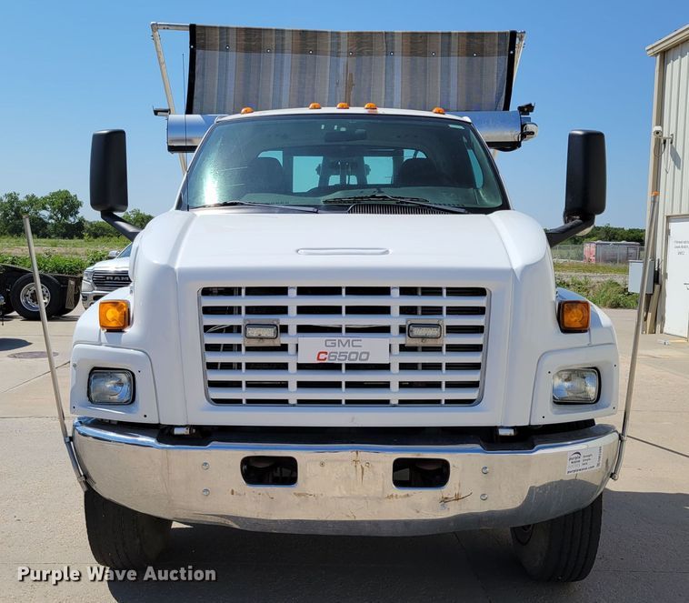image for item DM2399 2005 GMC C6500  hook lift truck