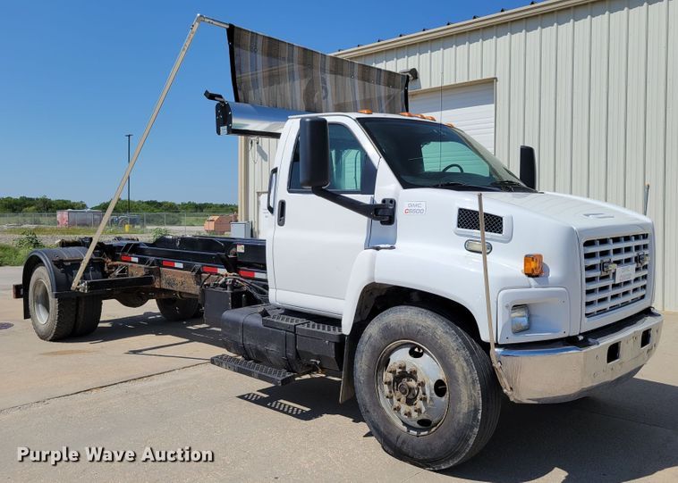image for item DM2399 2005 GMC C6500  hook lift truck