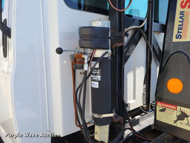 image for item DM2399 2005 GMC C6500  hook lift truck