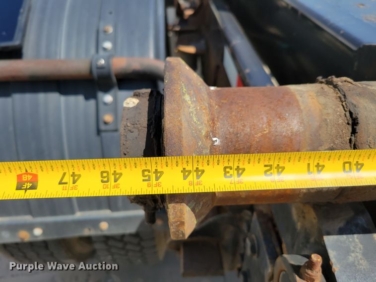 image for item DM2399 2005 GMC C6500  hook lift truck