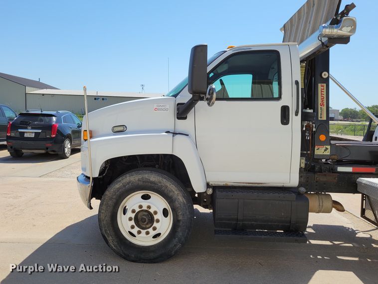 image for item DM2399 2005 GMC C6500  hook lift truck