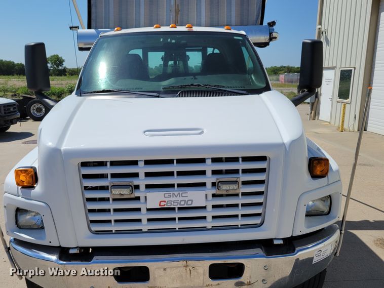 image for item DM2399 2005 GMC C6500  hook lift truck