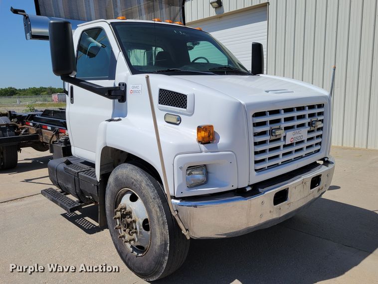 image for item DM2399 2005 GMC C6500  hook lift truck