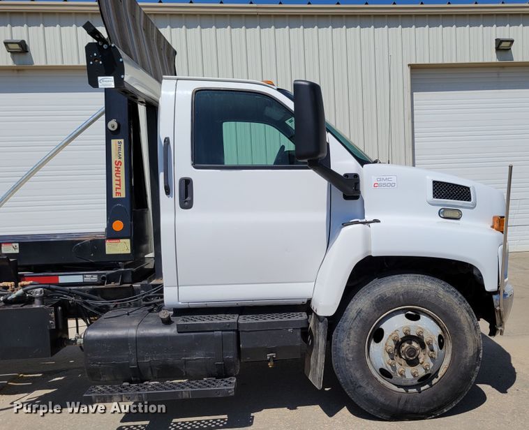 image for item DM2399 2005 GMC C6500  hook lift truck