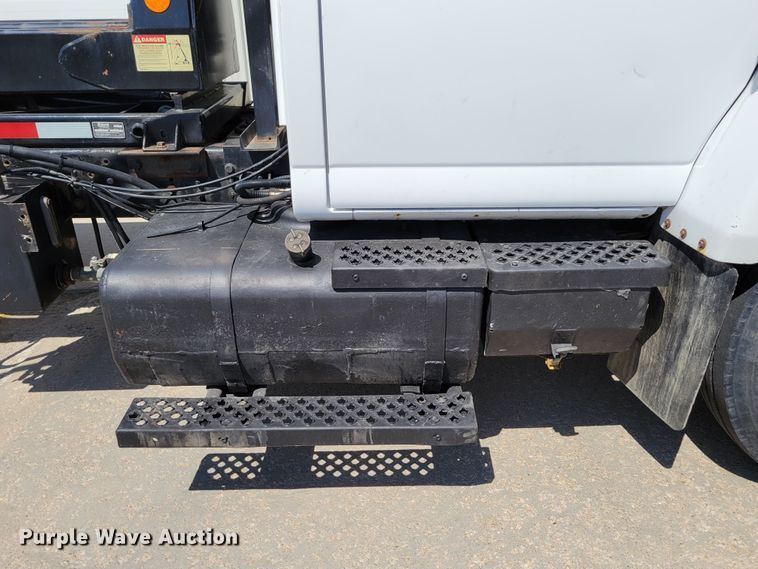 image for item DM2399 2005 GMC C6500  hook lift truck
