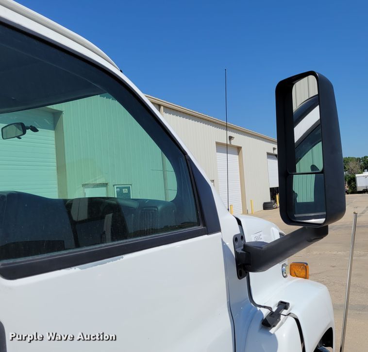 image for item DM2399 2005 GMC C6500  hook lift truck