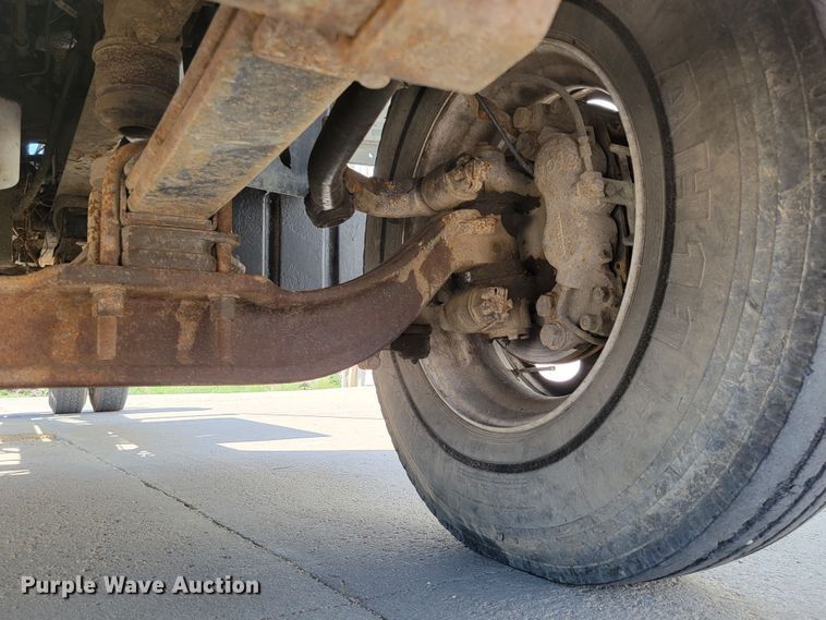 image for item DM2399 2005 GMC C6500  hook lift truck