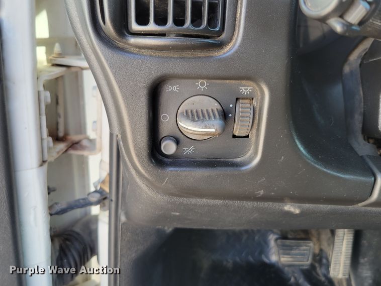 image for item DM2399 2005 GMC C6500  hook lift truck