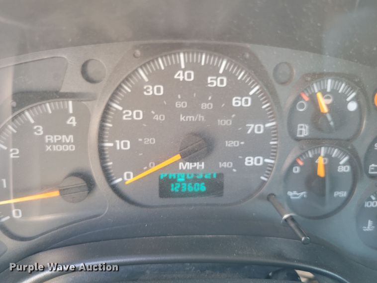 image for item DM2399 2005 GMC C6500  hook lift truck