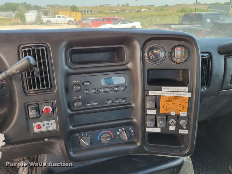 image for item DM2399 2005 GMC C6500  hook lift truck