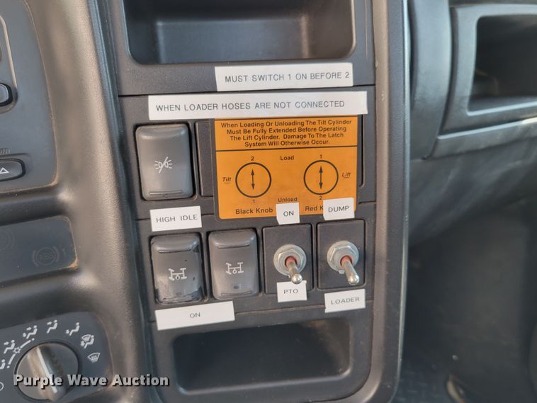 image for item DM2399 2005 GMC C6500  hook lift truck