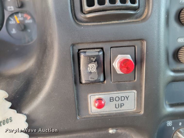 image for item DM2399 2005 GMC C6500  hook lift truck