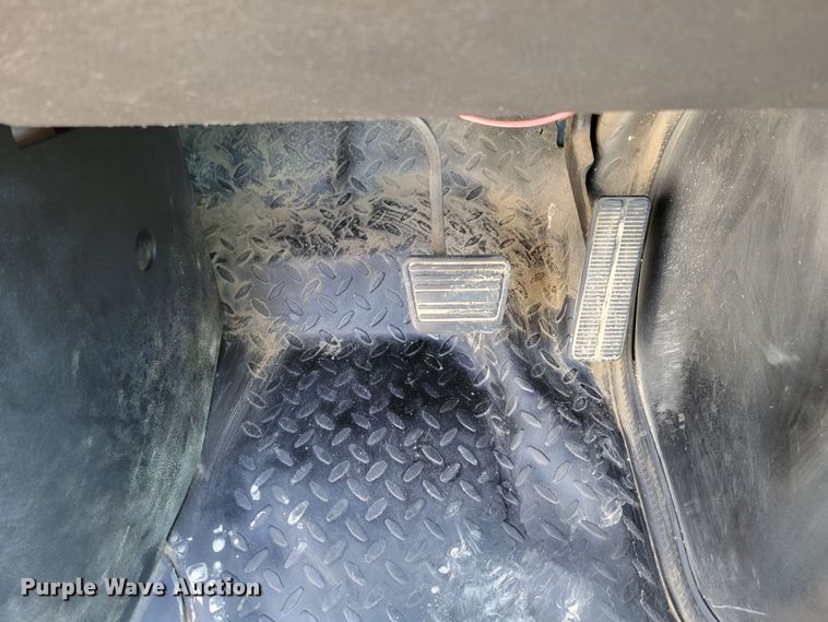 image for item DM2399 2005 GMC C6500  hook lift truck