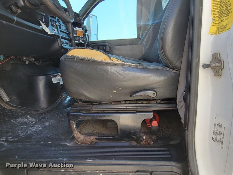 image for item DM2399 2005 GMC C6500  hook lift truck