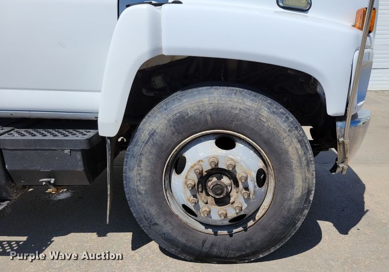 image for item DM2399 2005 GMC C6500  hook lift truck