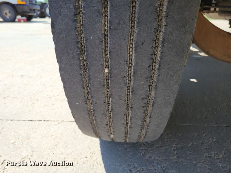 image for item DM2399 2005 GMC C6500  hook lift truck