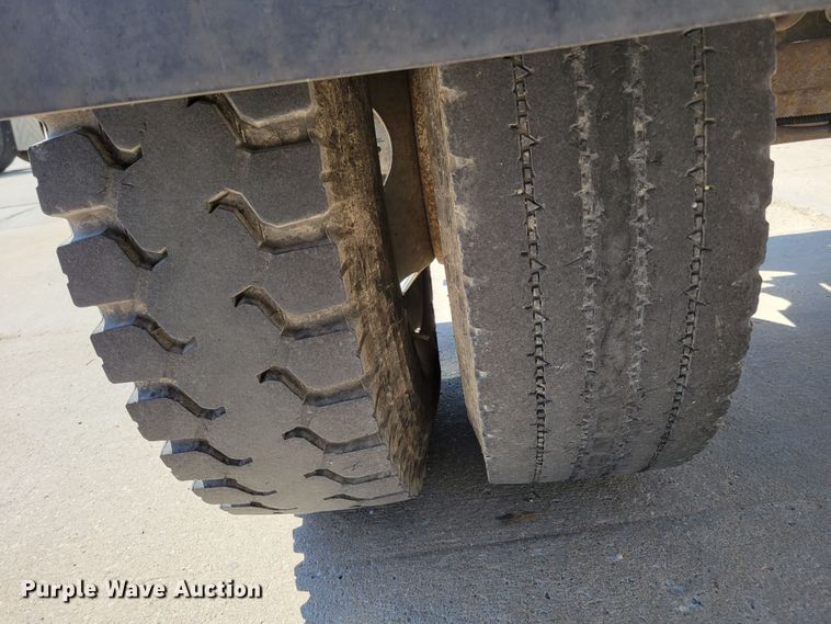 image for item DM2399 2005 GMC C6500  hook lift truck