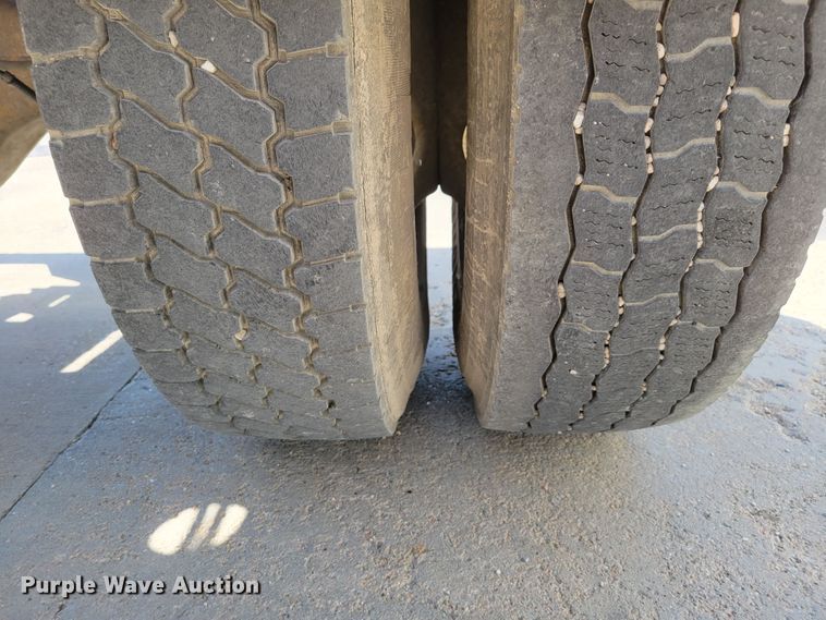 image for item DM2399 2005 GMC C6500  hook lift truck