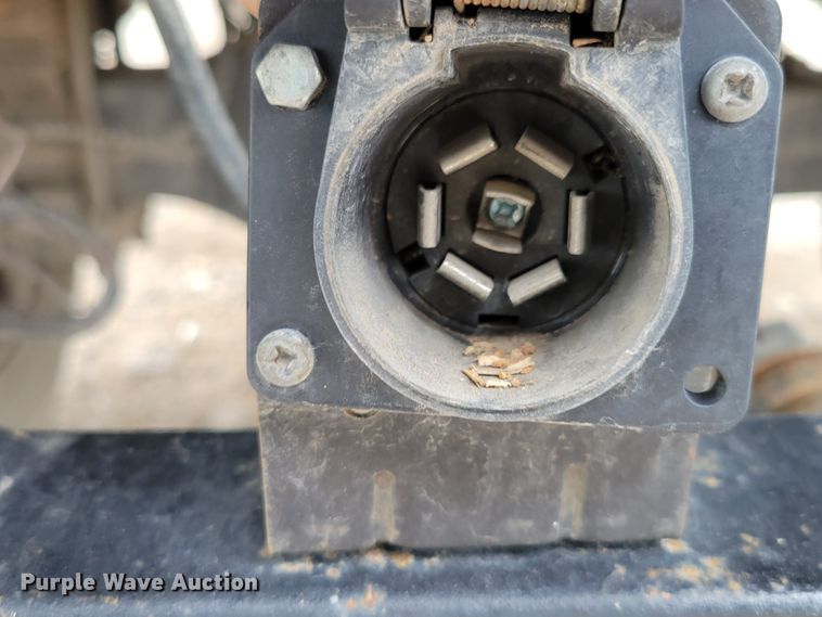 image for item DM2426 2004 International 4200  chipper truck