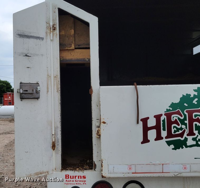 image for item DM2426 2004 International 4200  chipper truck