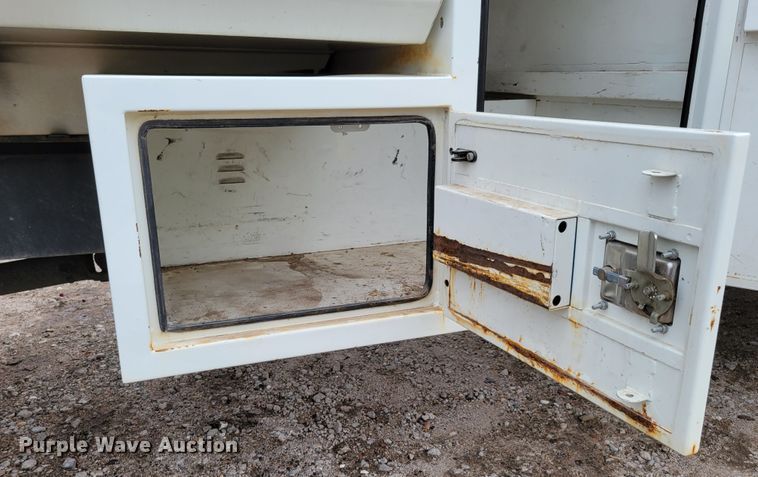 image for item DM2426 2004 International 4200  chipper truck