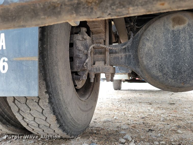 image for item DM2426 2004 International 4200  chipper truck