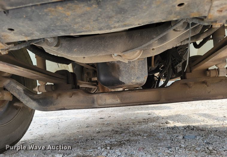 image for item DM2426 2004 International 4200  chipper truck