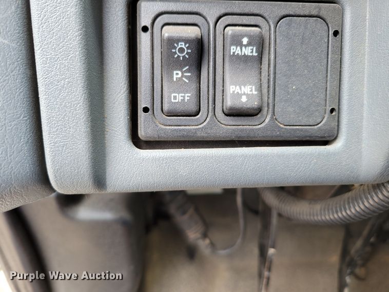 image for item DM2426 2004 International 4200  chipper truck