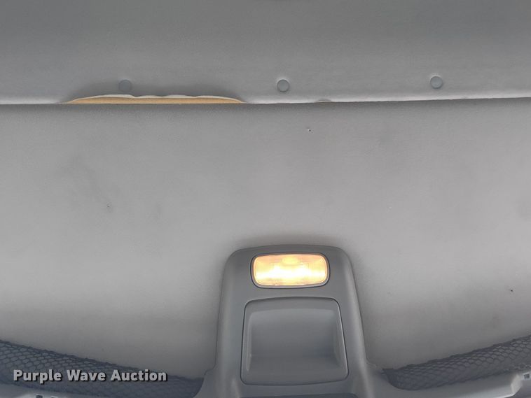 image for item DM2426 2004 International 4200  chipper truck