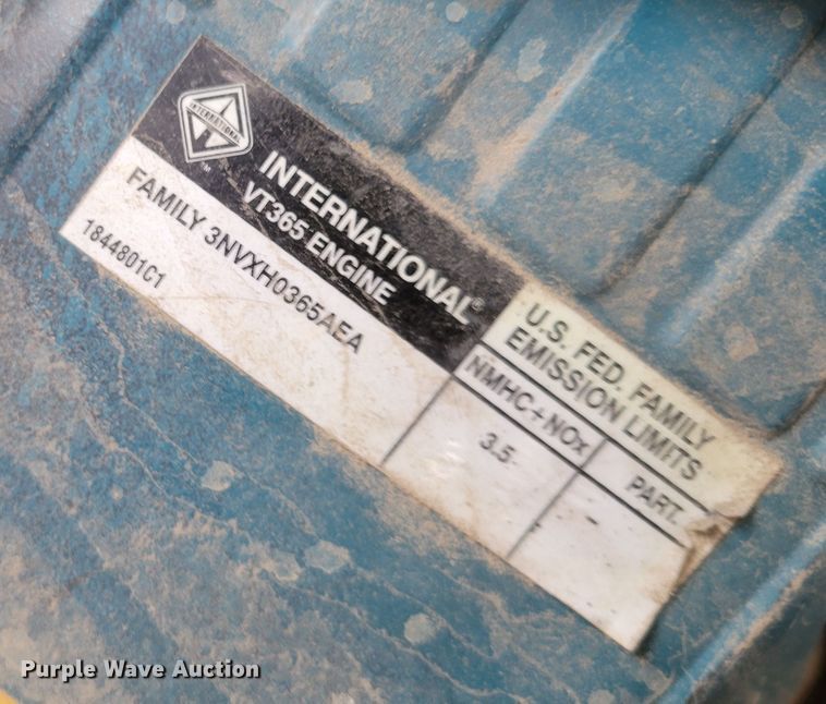 image for item DM2426 2004 International 4200  chipper truck