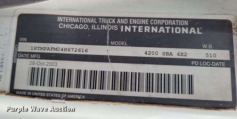 image for item DM2426 2004 International 4200  chipper truck