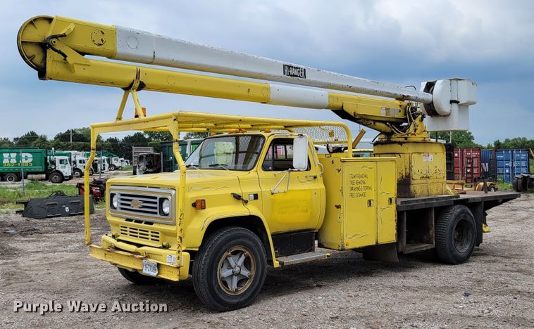 image for item DM2427 1987 Chevrolet C6500  bucket truck