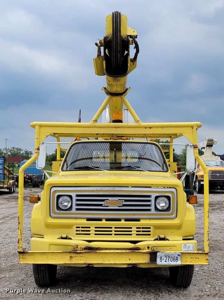 image for item DM2427 1987 Chevrolet C6500  bucket truck