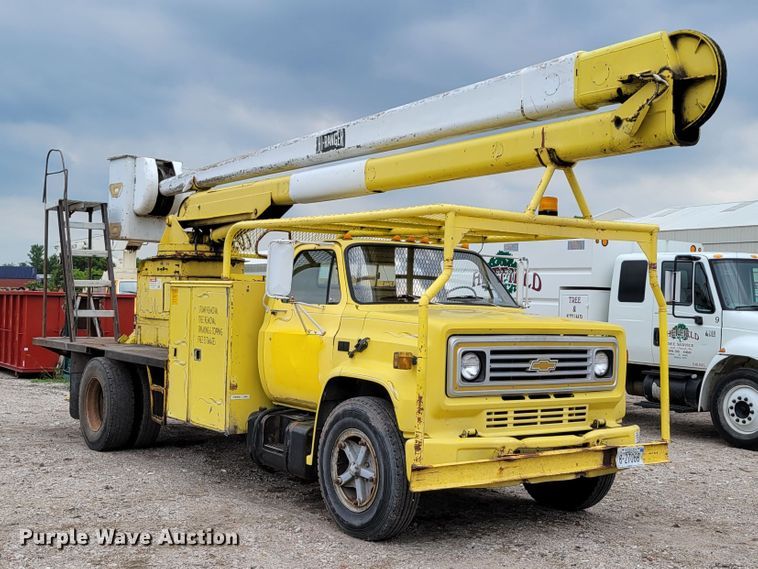 image for item DM2427 1987 Chevrolet C6500  bucket truck