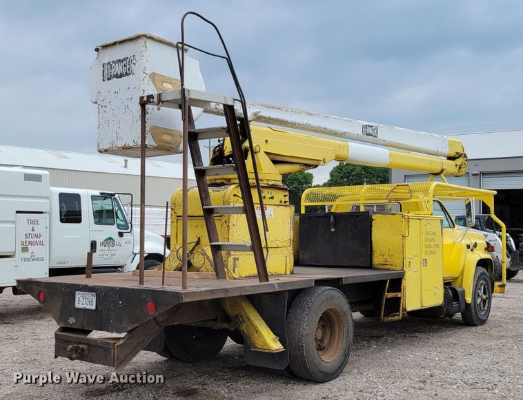 image for item DM2427 1987 Chevrolet C6500  bucket truck