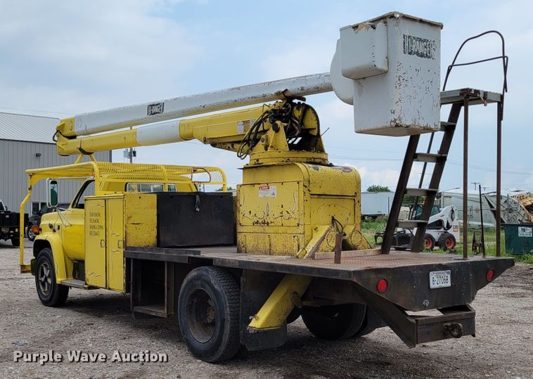 image for item DM2427 1987 Chevrolet C6500  bucket truck
