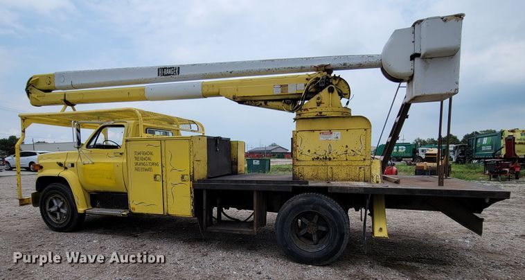 image for item DM2427 1987 Chevrolet C6500  bucket truck
