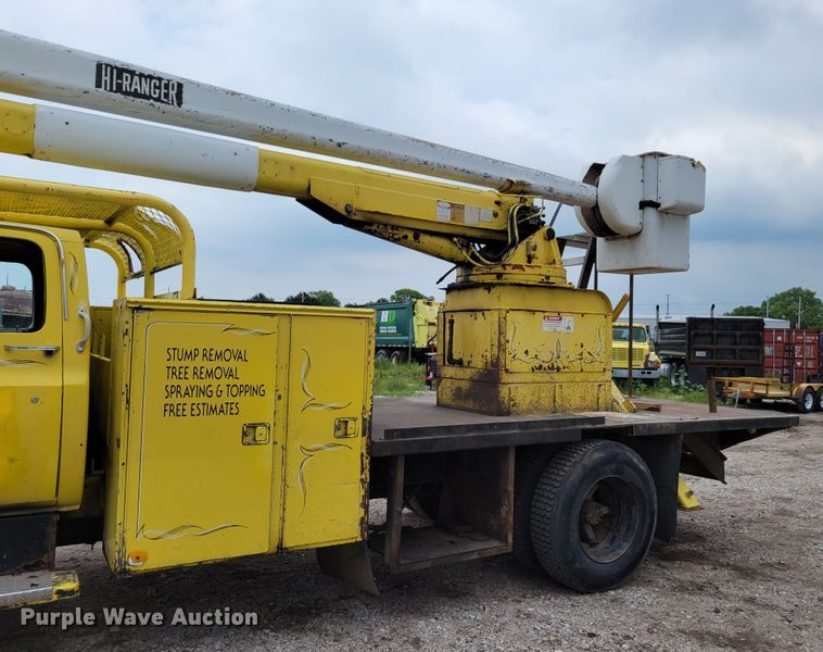 image for item DM2427 1987 Chevrolet C6500  bucket truck