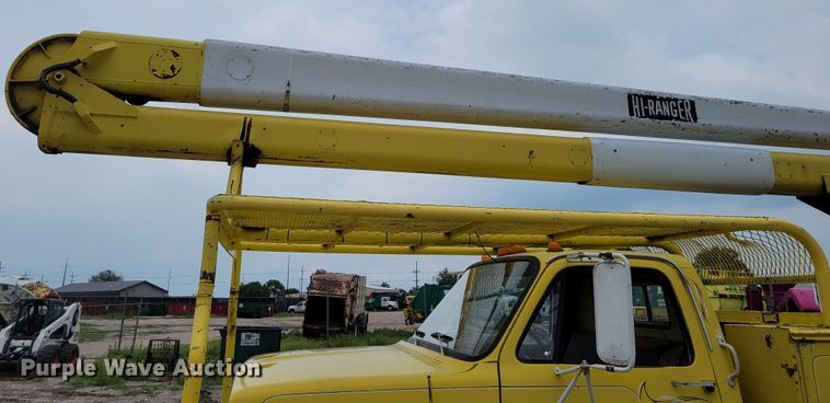 image for item DM2427 1987 Chevrolet C6500  bucket truck