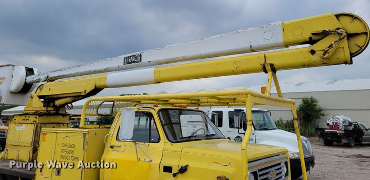 image for item DM2427 1987 Chevrolet C6500  bucket truck