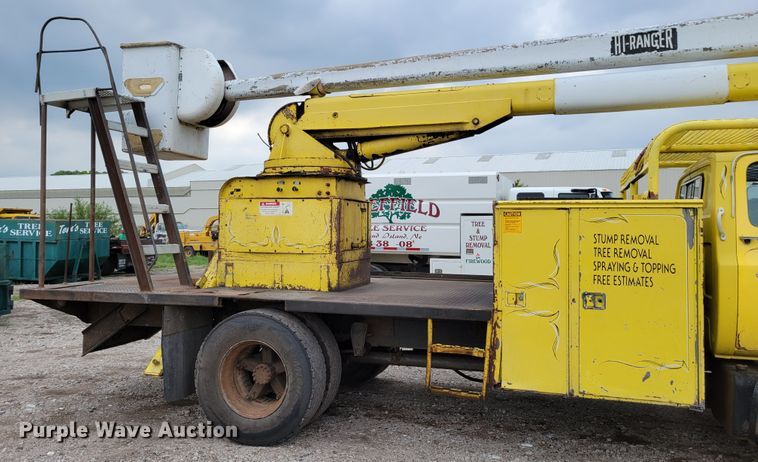 image for item DM2427 1987 Chevrolet C6500  bucket truck