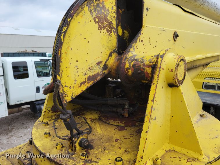 image for item DM2427 1987 Chevrolet C6500  bucket truck