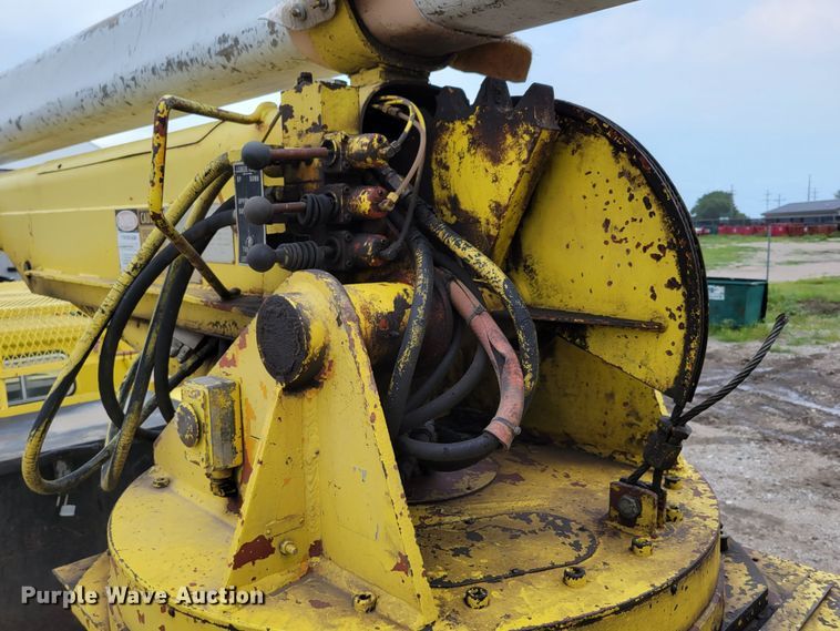 image for item DM2427 1987 Chevrolet C6500  bucket truck