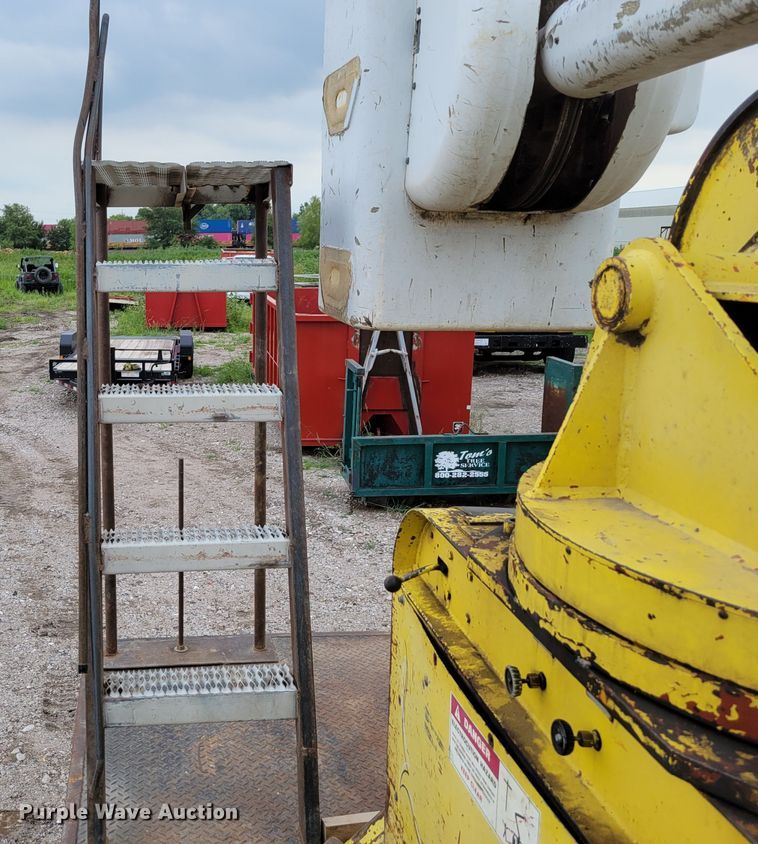 image for item DM2427 1987 Chevrolet C6500  bucket truck