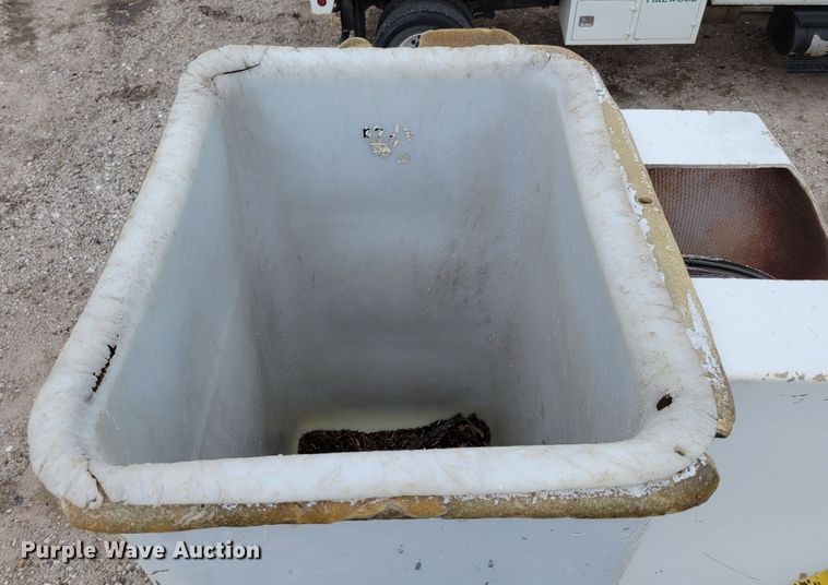 image for item DM2427 1987 Chevrolet C6500  bucket truck