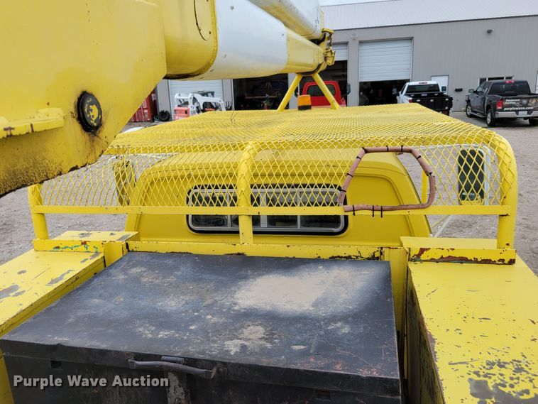 image for item DM2427 1987 Chevrolet C6500  bucket truck