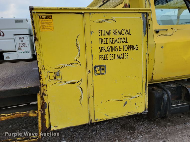 image for item DM2427 1987 Chevrolet C6500  bucket truck