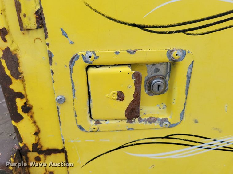 image for item DM2427 1987 Chevrolet C6500  bucket truck